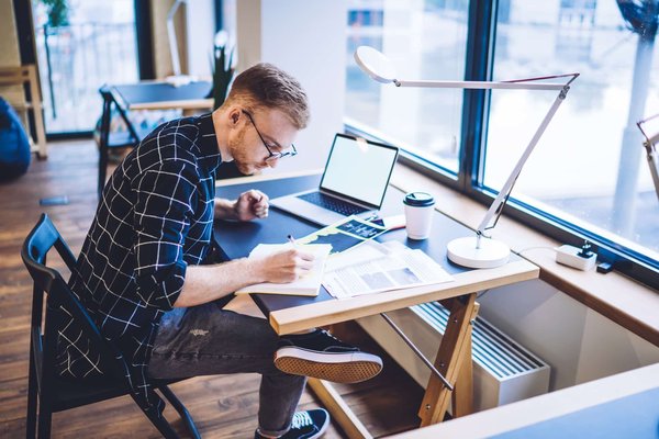 Quelles fonctionnalités un jeu de simulation politique doit-il avoir pour former à la citoyenneté ?